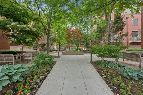 473 North Clinton Street Chicago IL 60654