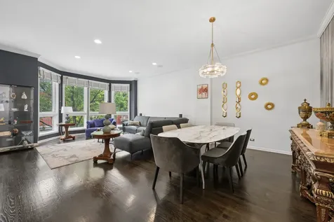 473 North Clinton Street Chicago IL 60654