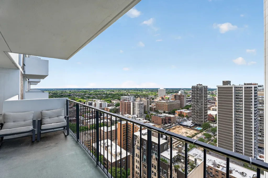 6033 North Sheridan Road Chicago IL 60660