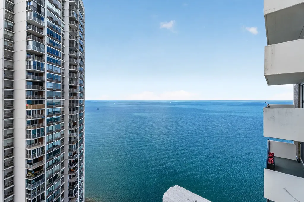 6033 North Sheridan Road Chicago IL 60660