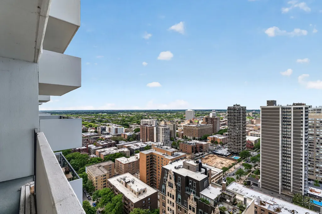 6033 North Sheridan Road Chicago IL 60660