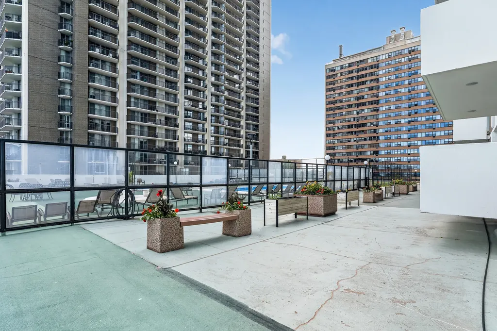 6033 North Sheridan Road Chicago IL 60660