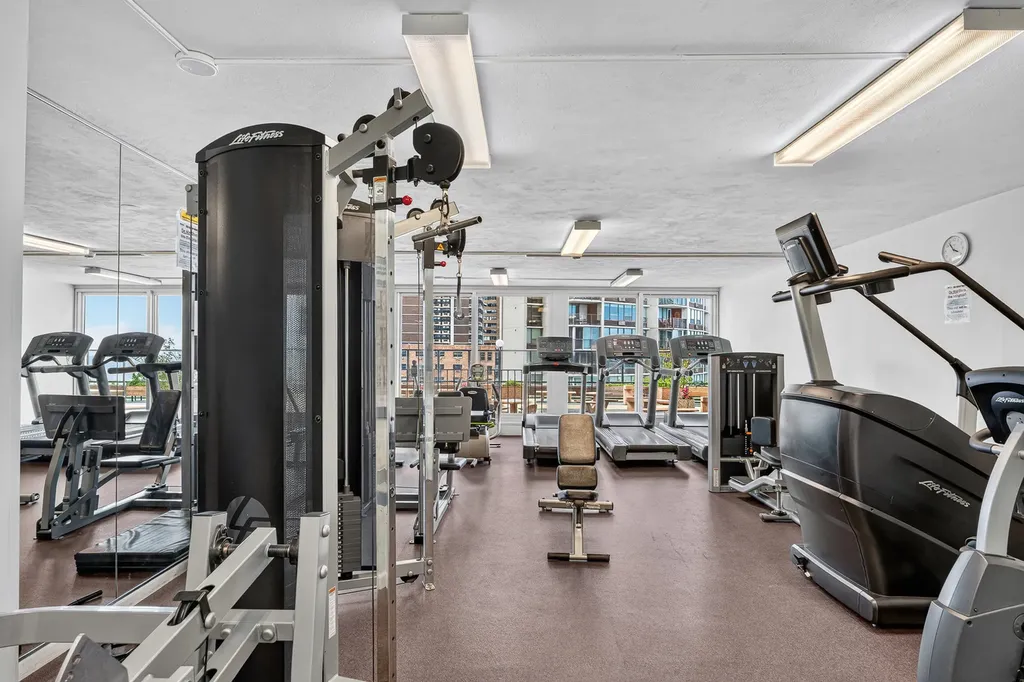 6033 North Sheridan Road Chicago IL 60660