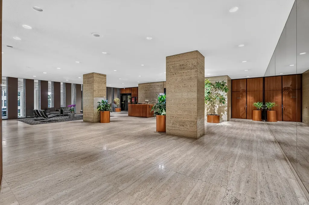 6033 North Sheridan Road Chicago IL 60660