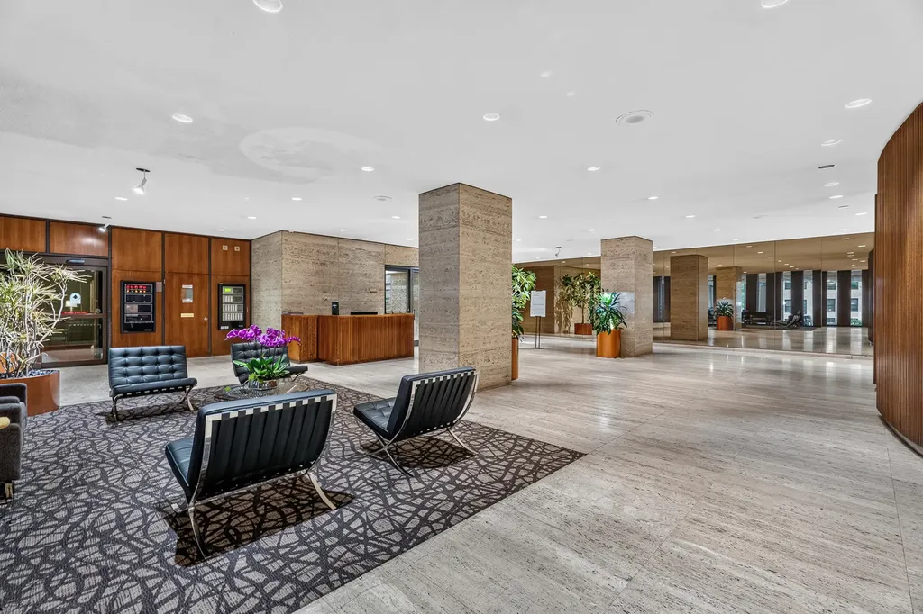 6033 North Sheridan Road Chicago IL 60660