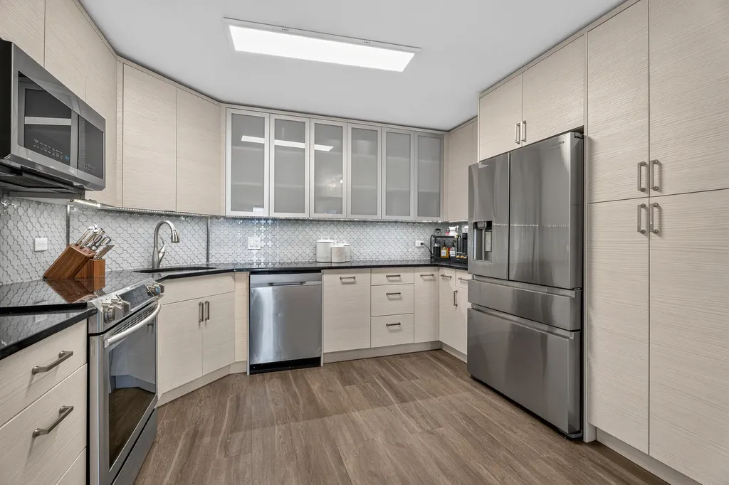 6033 North Sheridan Road Chicago IL 60660
