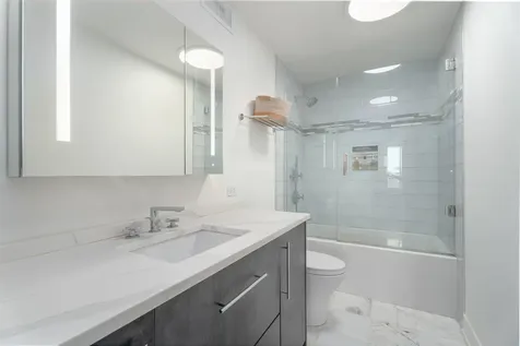 6033 North Sheridan Road Chicago IL 60660