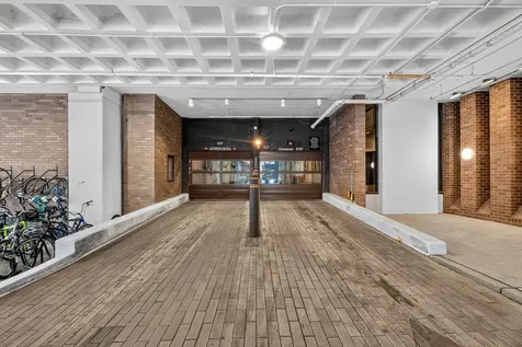 6033 North Sheridan Road Chicago IL 60660