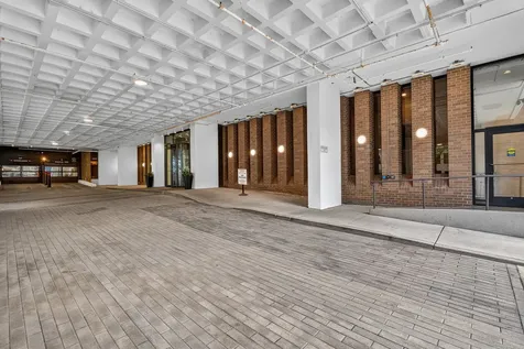 6033 North Sheridan Road Chicago IL 60660
