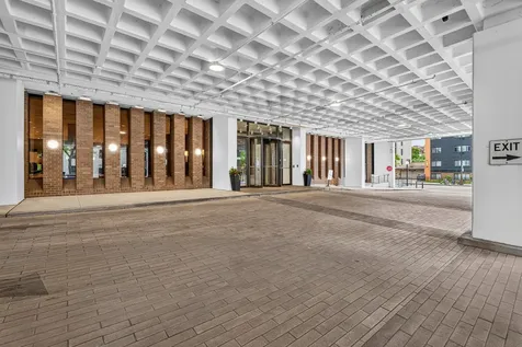 6033 North Sheridan Road Chicago IL 60660