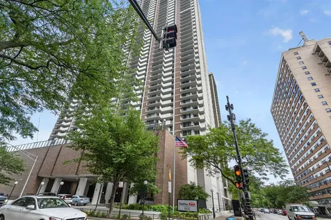 6033 North Sheridan Road Chicago IL 60660