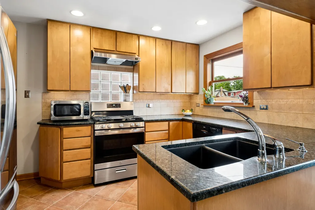 4235 Sunnyside Avenue Brookfield IL 60513