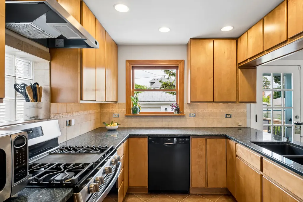 4235 Sunnyside Avenue Brookfield IL 60513