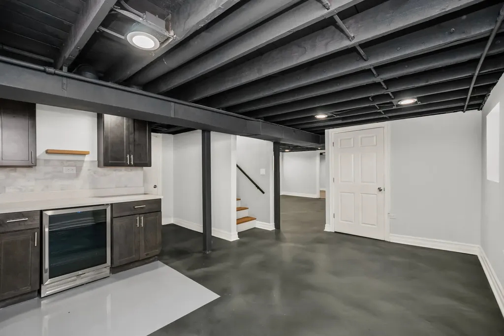 1732 East 83rd Place Chicago IL 60617
