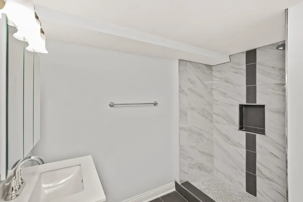 1732 East 83rd Place Chicago IL 60617