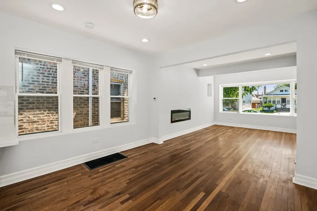 1732 East 83rd Place Chicago IL 60617