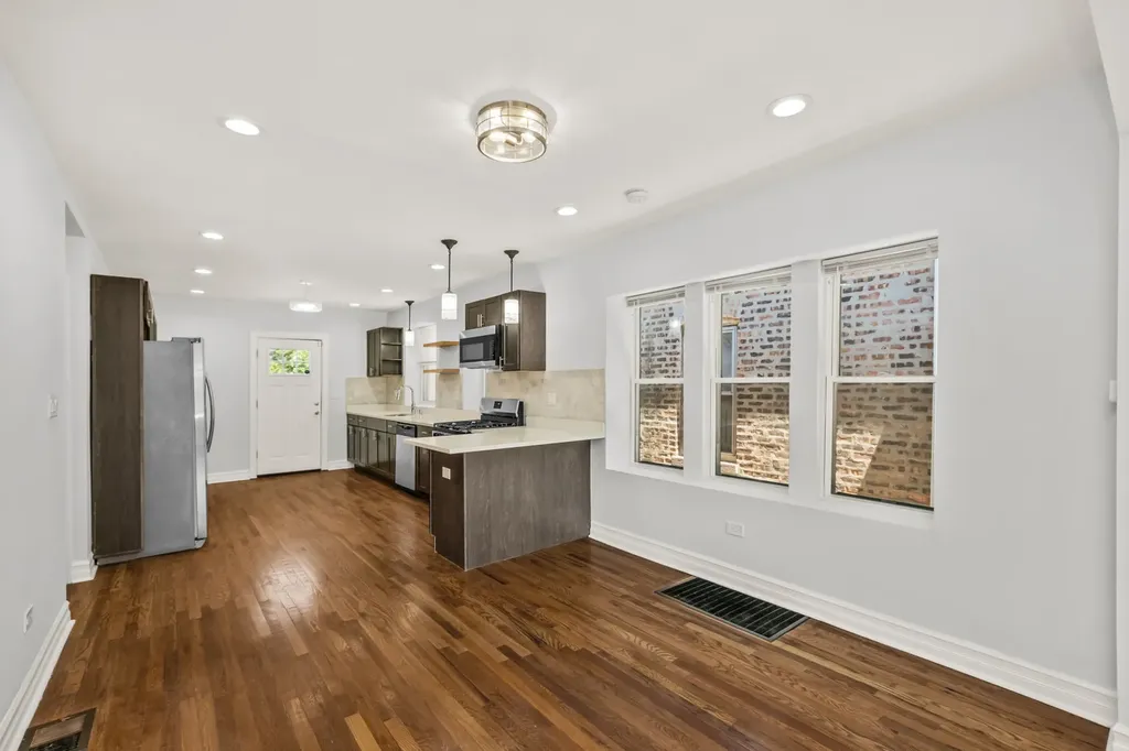 1732 East 83rd Place Chicago IL 60617