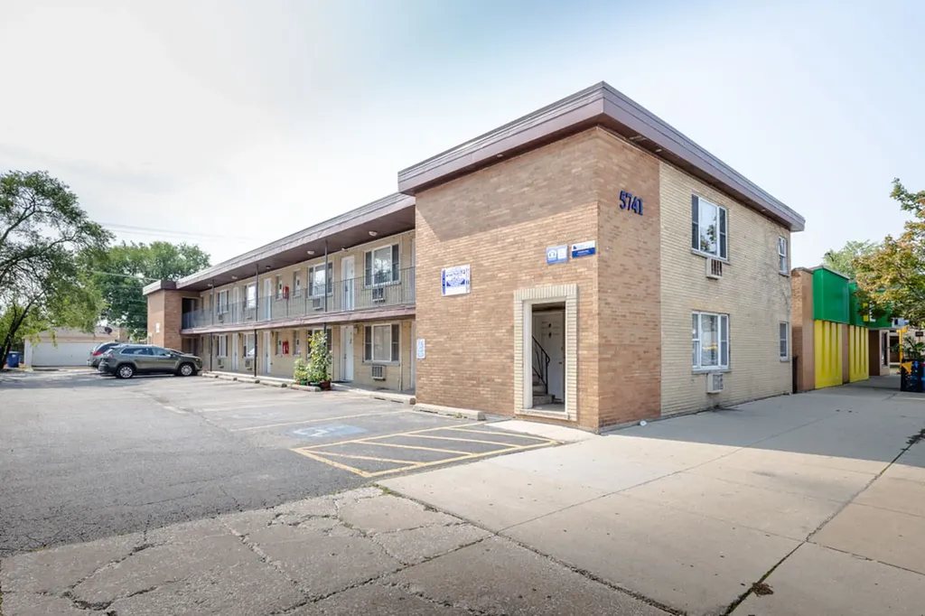 5741 West 35th Street Cicero IL 60804