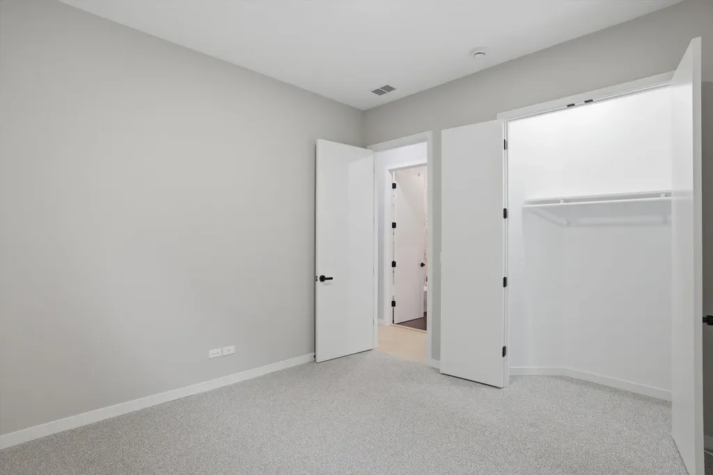 5830 North Lincoln Avenue Chicago IL 60659