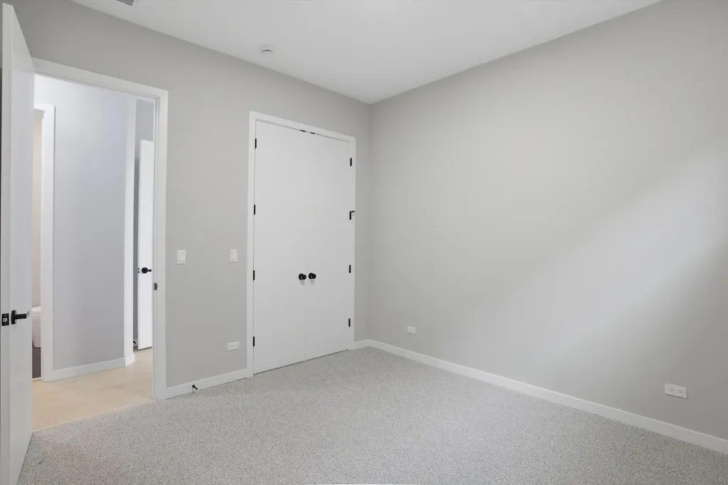 5830 North Lincoln Avenue Chicago IL 60659