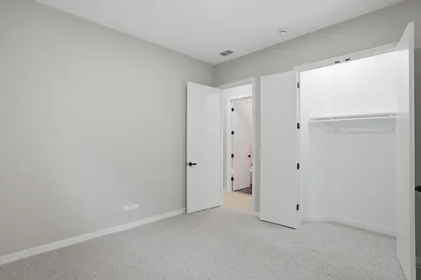 5830 North Lincoln Avenue Chicago IL 60659