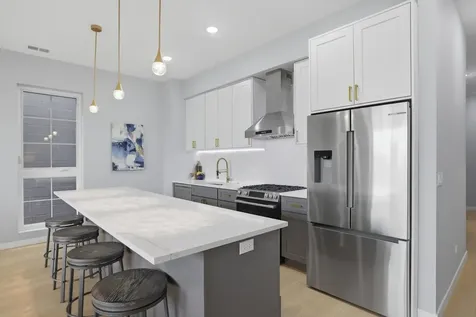 5830 North Lincoln Avenue Chicago IL 60659