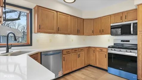 72 Hunter Lane Bristol IL 60512