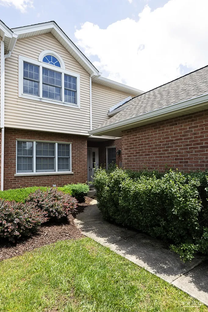 8575 Sandalwood Drive Darien IL 60561