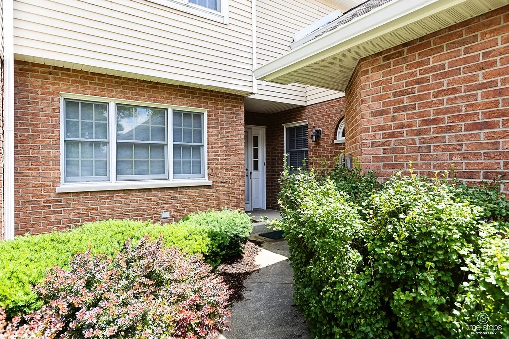 8575 Sandalwood Drive Darien IL 60561