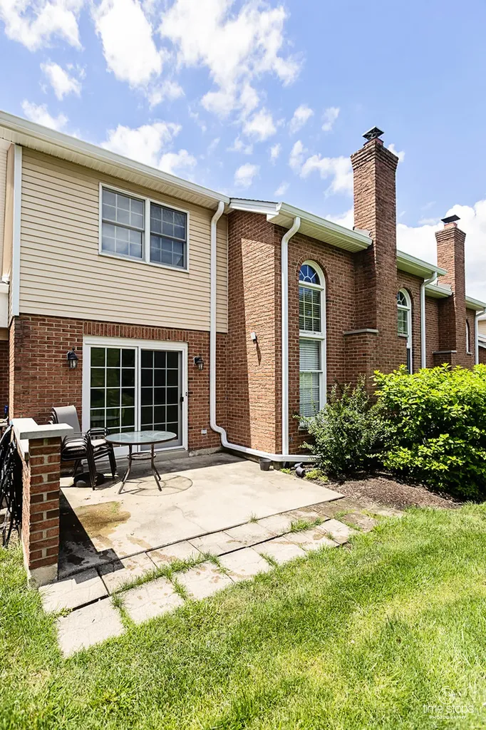 8575 Sandalwood Drive Darien IL 60561