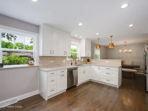 529 Susan Lane Deerfield IL 60015