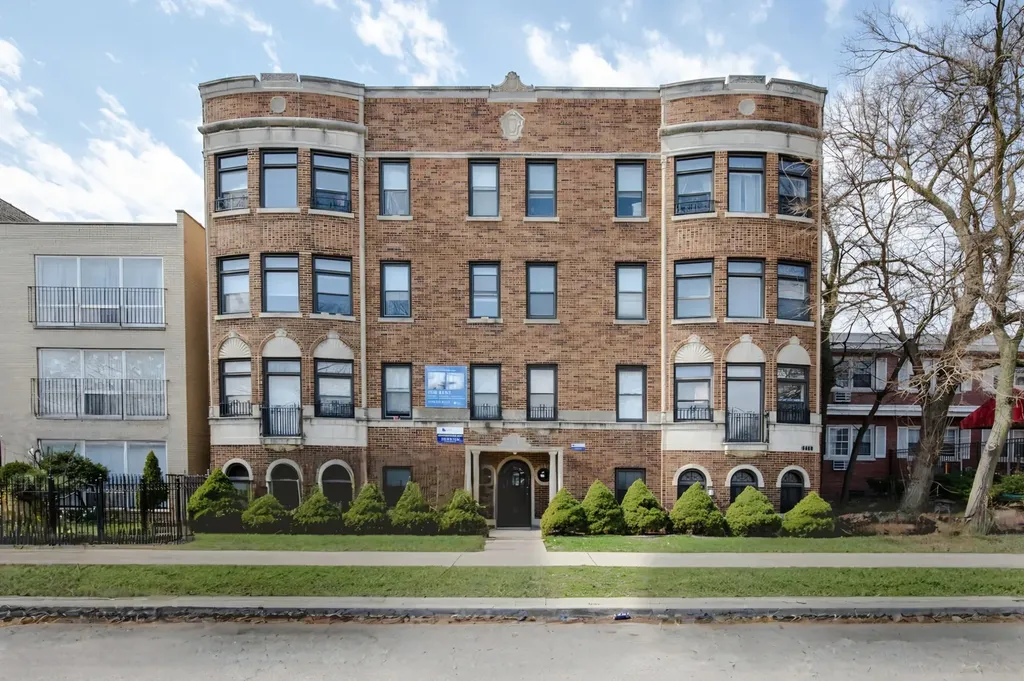 6660 North Damen Avenue Chicago IL 60645