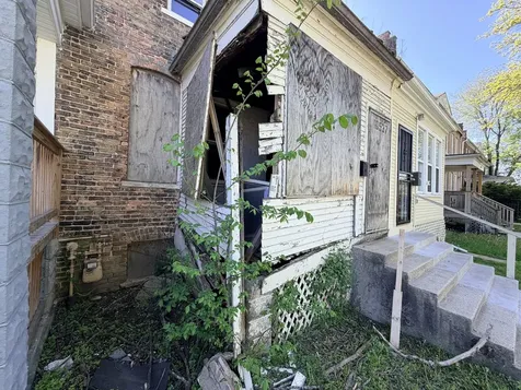 10537 South Corliss Avenue Chicago IL 60628