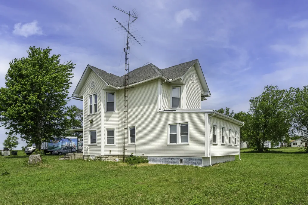 24501 North 1300 East Road Cornell IL 61319