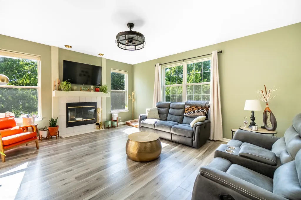 9207 Waterfall Glen Boulevard Darien IL 60561