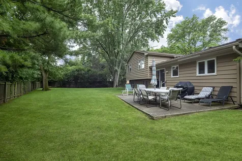 133 Burr Oak Court Deerfield IL 60015