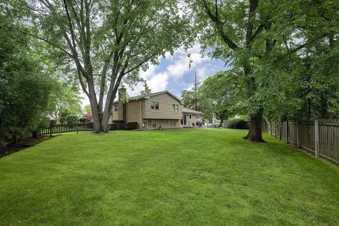 133 Burr Oak Court Deerfield IL 60015