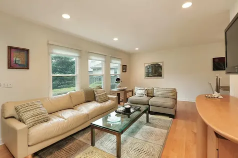 133 Burr Oak Court Deerfield IL 60015