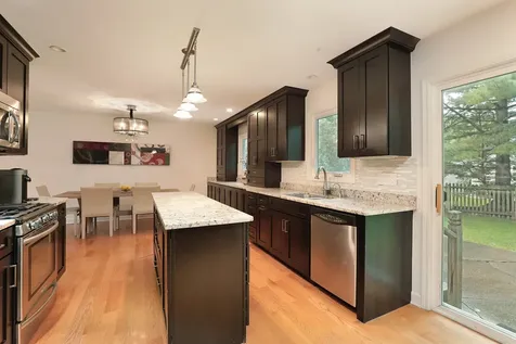 133 Burr Oak Court Deerfield IL 60015