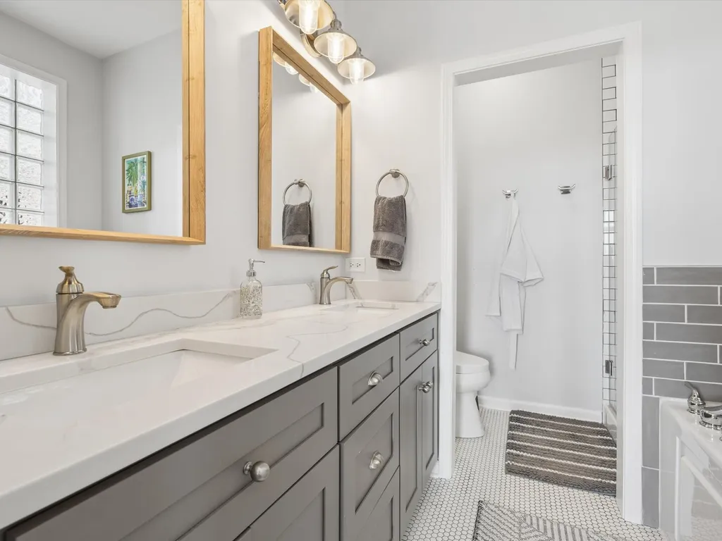 2117 West Rice Street Chicago IL 60622