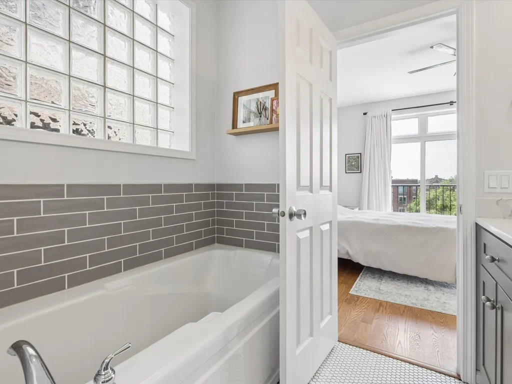 2117 West Rice Street Chicago IL 60622