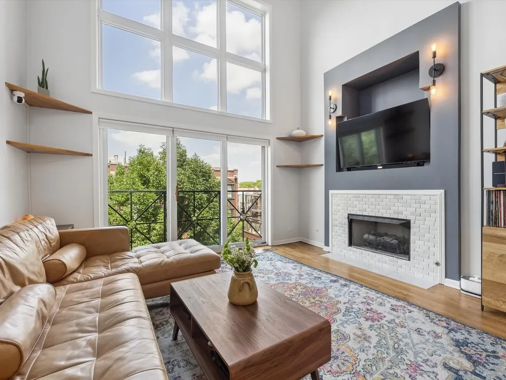 2117 West Rice Street Chicago IL 60622