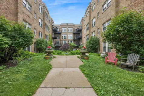 1637 West Pratt Boulevard Chicago IL 60626