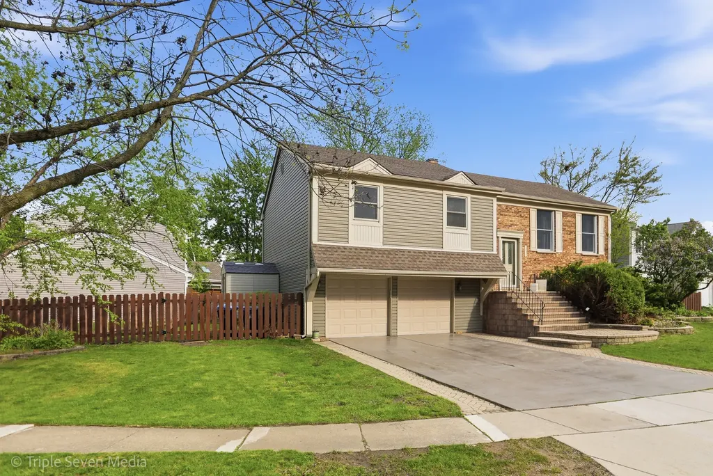 2109 Hitching Post Lane Schaumburg IL 60194