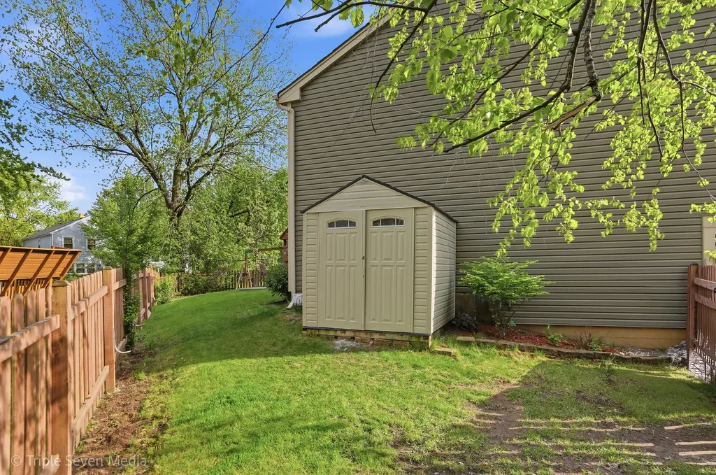 2109 Hitching Post Lane Schaumburg IL 60194