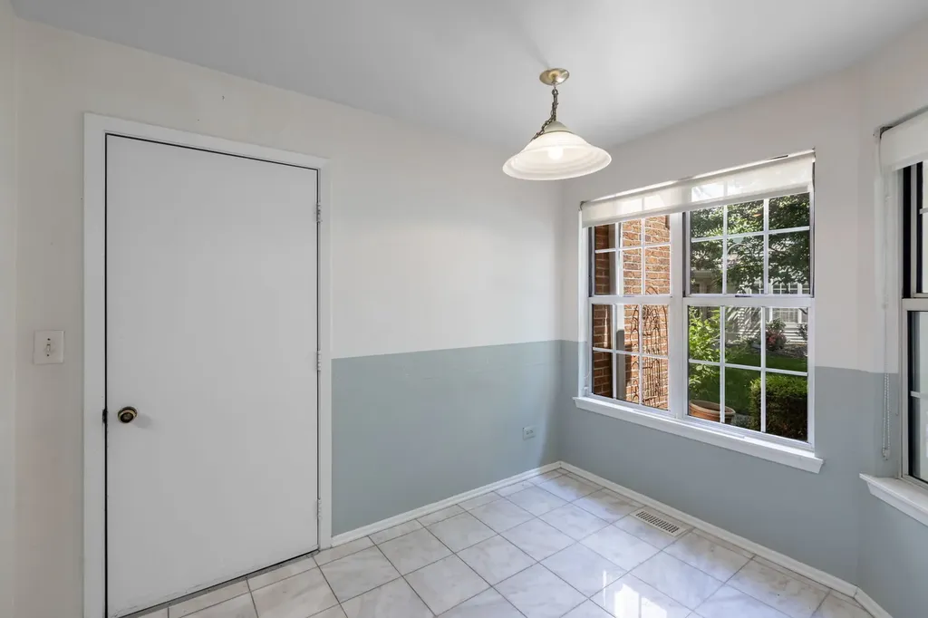 30W022 Juniper Court Warrenville IL 60555