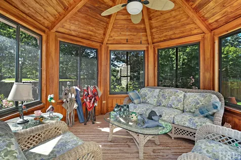 2001 Sparrow Circle Round Lake IL 60073