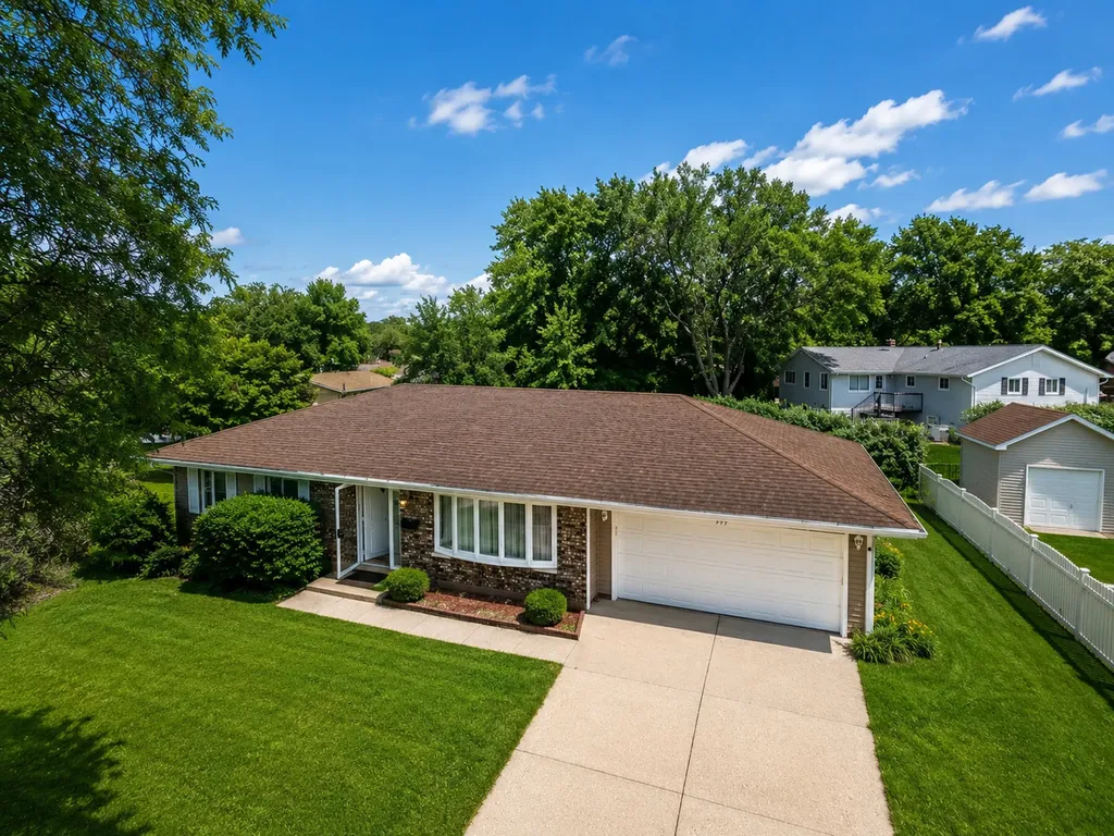 935 South Cedarcrest Drive Schaumburg IL 60193