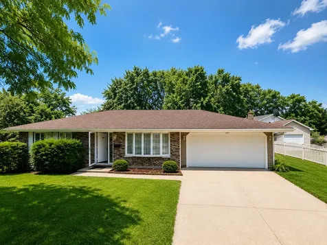 935 South Cedarcrest Drive Schaumburg IL 60193