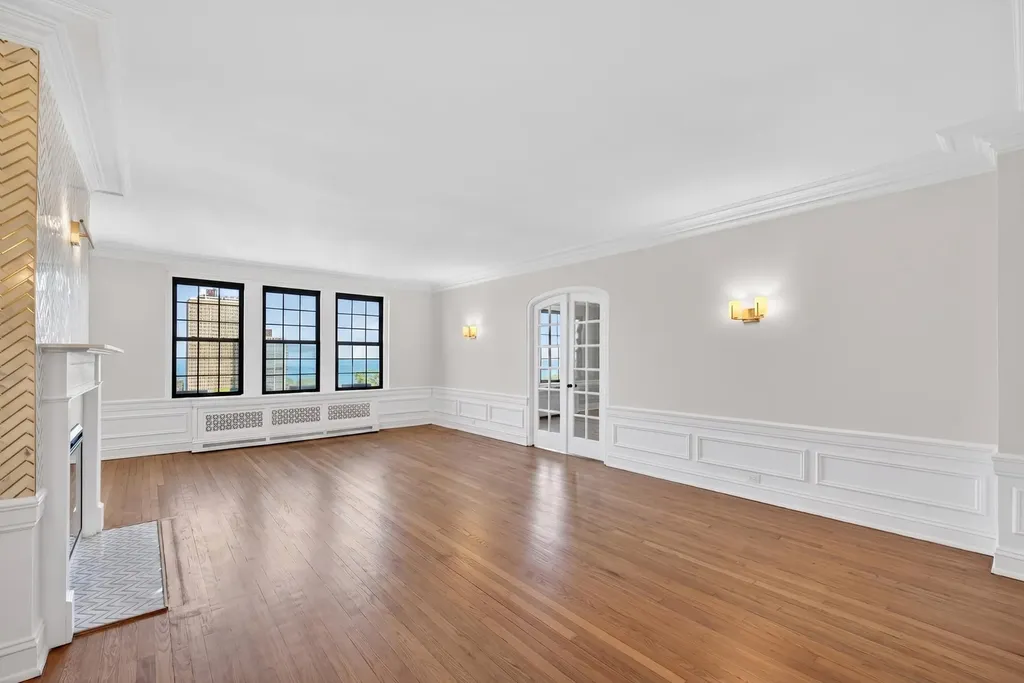 6901 South Oglesby Avenue Chicago IL 60649